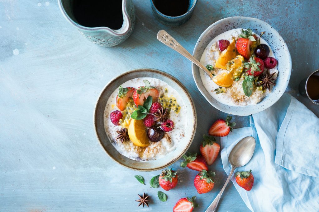 Natural Constipation Relief: Gentle Habits That Help 2 Bowls of oatmeal topped with fresh fruit, a fiber-rich breakfast for natural constipation relief